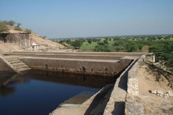 गिरता जलस्तर : देश के बड़े जलाशयों में तेज़ी से घटता पानी चिन्ता का विषय है और यह 2019 के चेन्नई जलसंकट की याद दिला रहा है। फोटो – Down To Earth