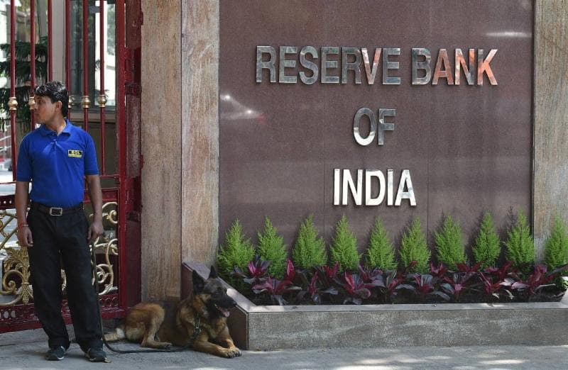 थोड़ी राहत: रिज़र्व बैंक ने पावर प्लांट के लिये कर्ज़ को अदा करने की राह थोड़ा आसान की है लेकिन पावर कंपनियों का संकट बहुत गहरा है। फोटो – Financial Tribune