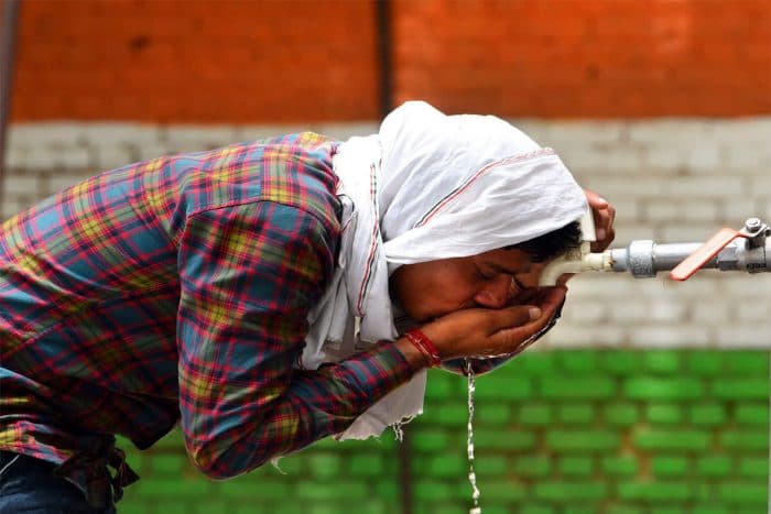 तापमान का ख़तरा: जलवायु परिवर्तन का सबसे बड़ा ख़तरा हीटवेव और तापमान की असामान्य बढ़ोतरी में ही दिख रहा है। Photo: Economic Times
