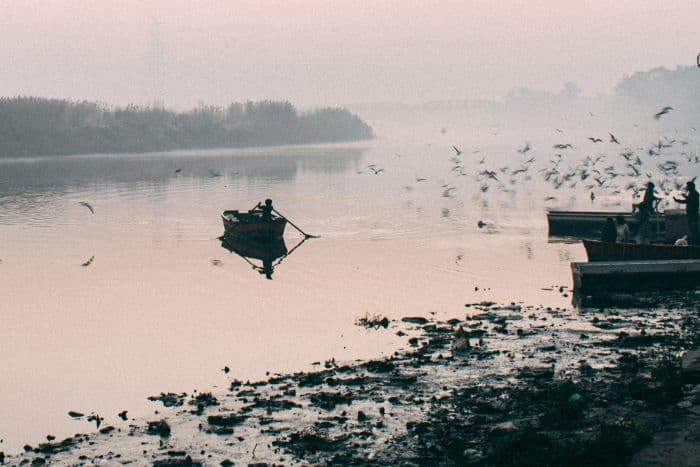 मथुरा-वृंदावन में यमुना प्रदूषण पर एनजीटी सख्त, केंद्र और यूपी सरकार को नोटिस