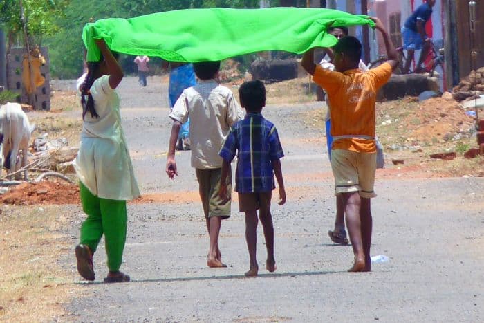 रिकॉर्ड तोड़ रही भीषण गर्मी, मौसम विभाग ने जारी की चेतावनी