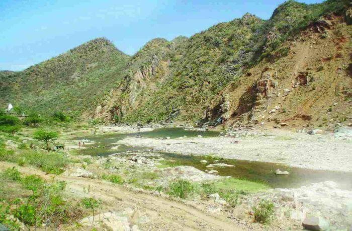 फिर खनन की ज़िद: लम्बे समय बाद अरावली में कुछ हरियाली लौट रही है लेकिन हरियाणा सरकार के नये इरादे डराने वाले हैं।  Photo: India Legal