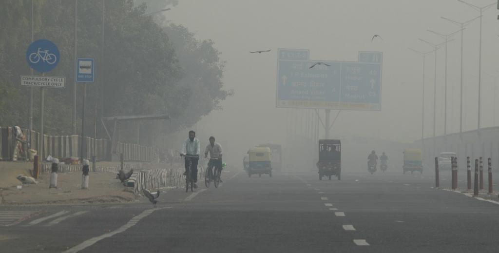 दिल्ली में मामूली सुधार, यूपी के शहर की हवा अब भी गंभीर