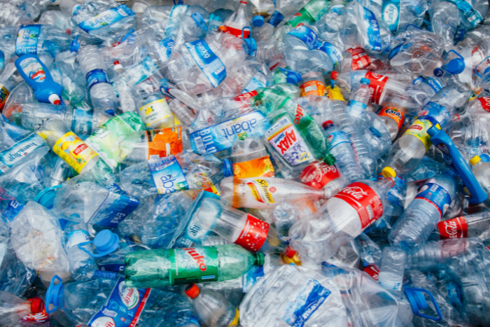 प्लास्टिक उत्पादन 40% घटाने के समझौते पर विचार कर रहे विभिन्न देश