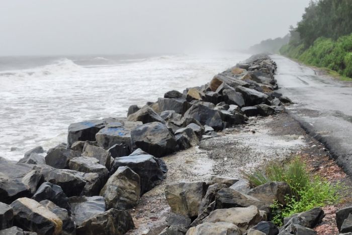 तट से टकराया भीषण चक्रवाती तूफान ‘मोंथा’; आंध्र प्रदेश और ओडिशा में भारी नुकसान