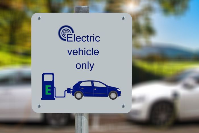 ईवी सब्सिडी घटाने की तैयारी में चीन, वैश्विक बाज़ार पर पड़ेगा असर