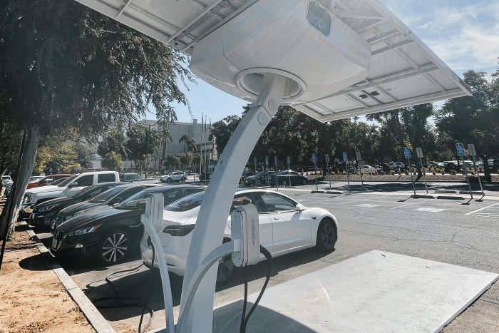 भारत ने इलेक्ट्रिक वाहन चार्जिंग इंफ्रा में तेज़ी से बढ़ाया कदम: 72,000 फास्ट चार्जर लक्ष्य घोषित